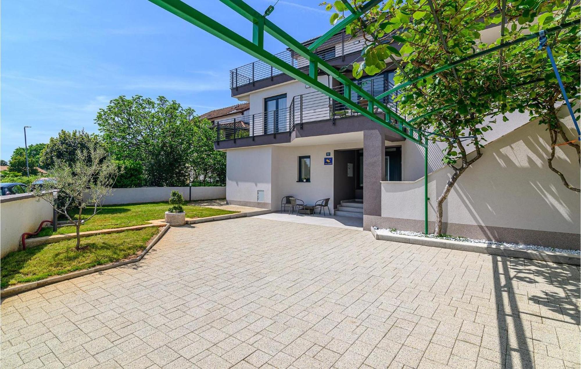 Apartman Stunning In With Kitchen *