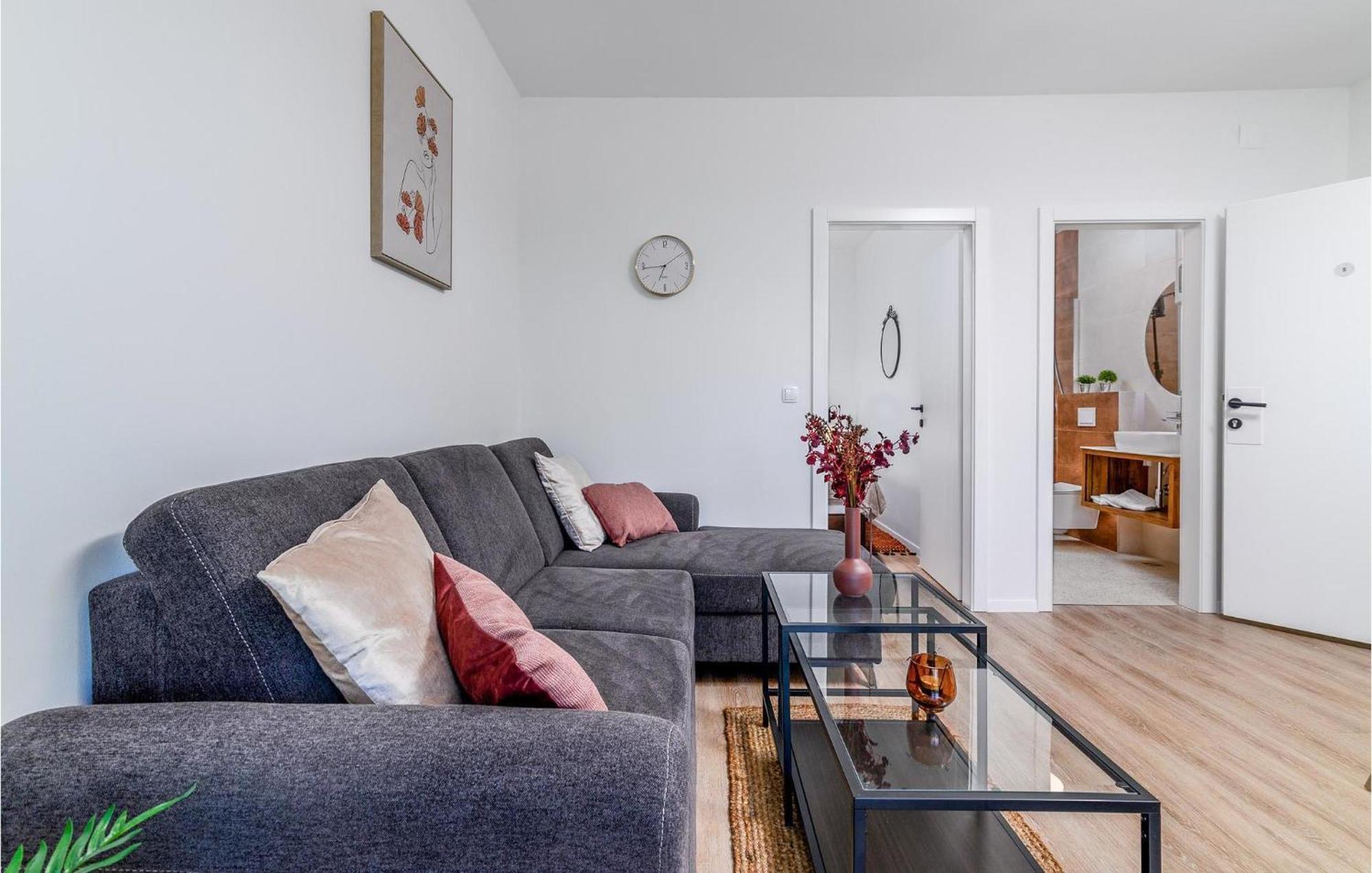 Apartman Stunning In With Kitchen *